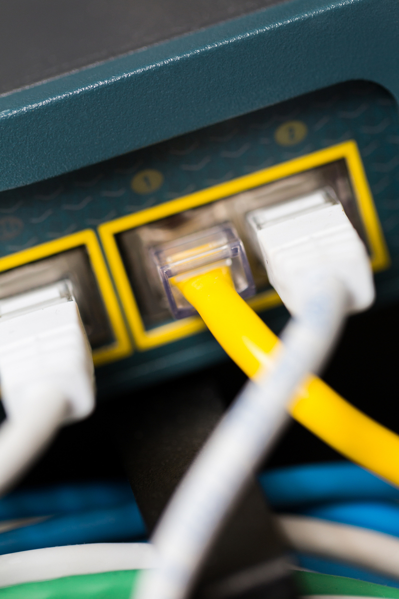 監(jiān)控交換機(jī)和硬盤錄像機(jī)怎么連接