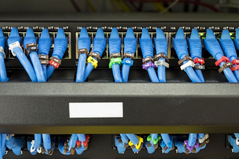 監(jiān)控交換機(jī)和硬盤錄像機(jī)怎么連接