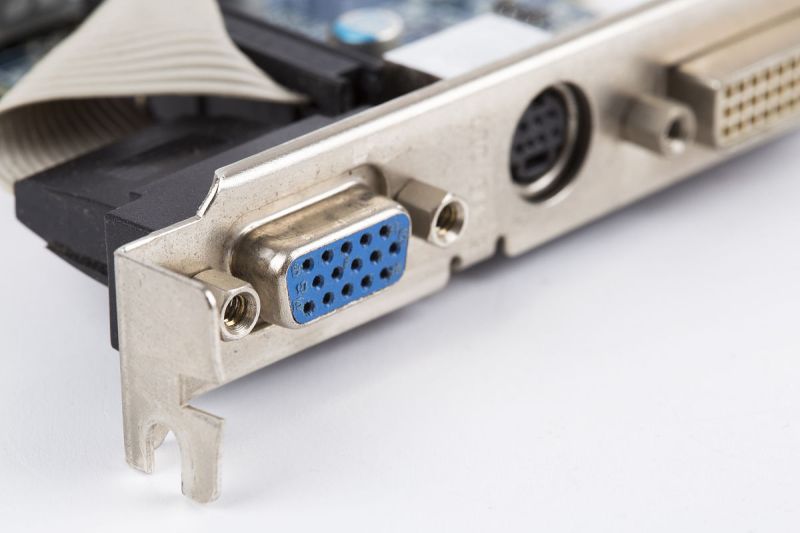 監控硬盤錄像機怎么連接顯示器