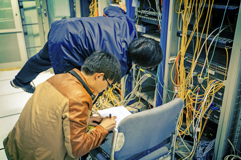 監(jiān)控交換機(jī)和硬盤錄像機(jī)怎么連接